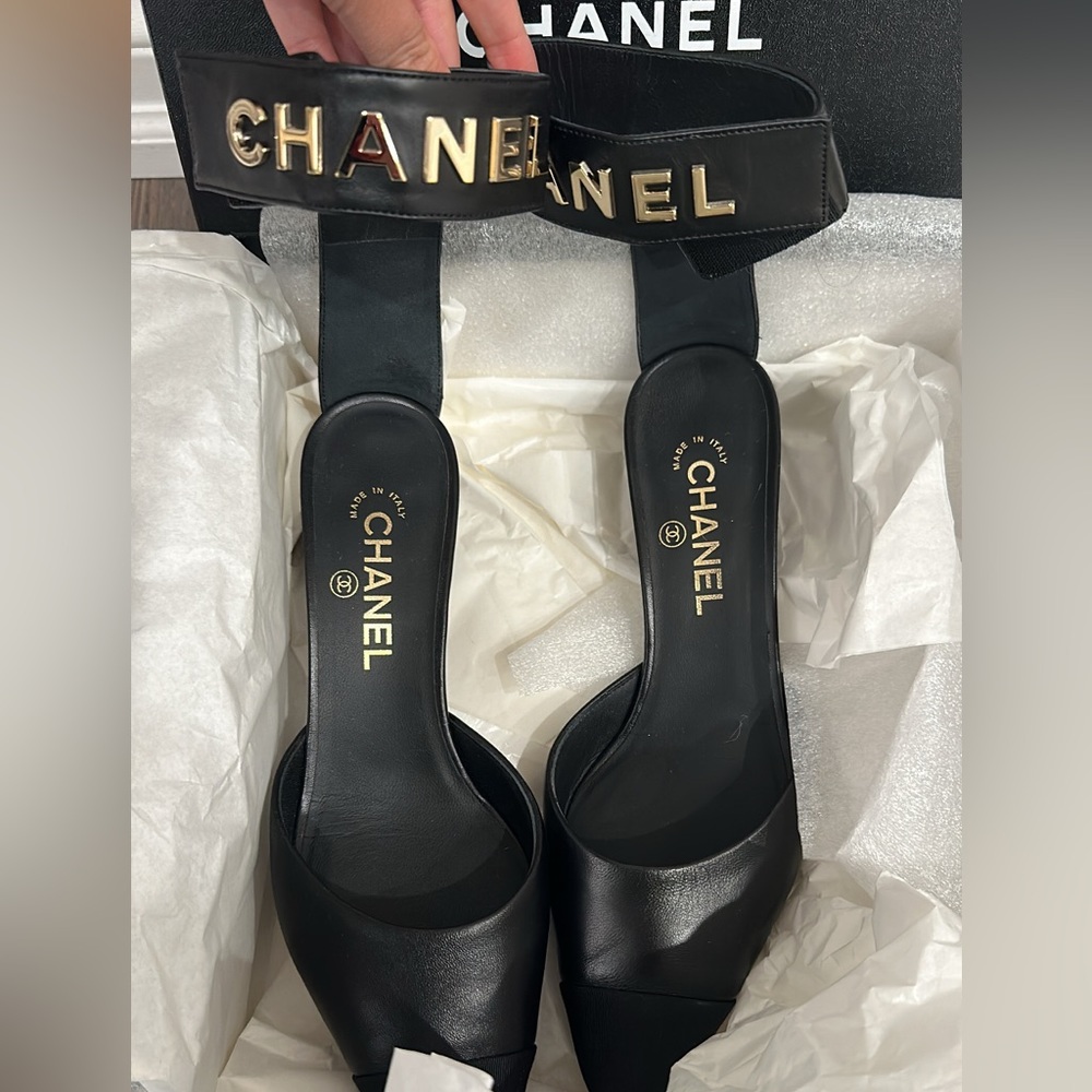 Size 40 Black Chanel Cuff flats